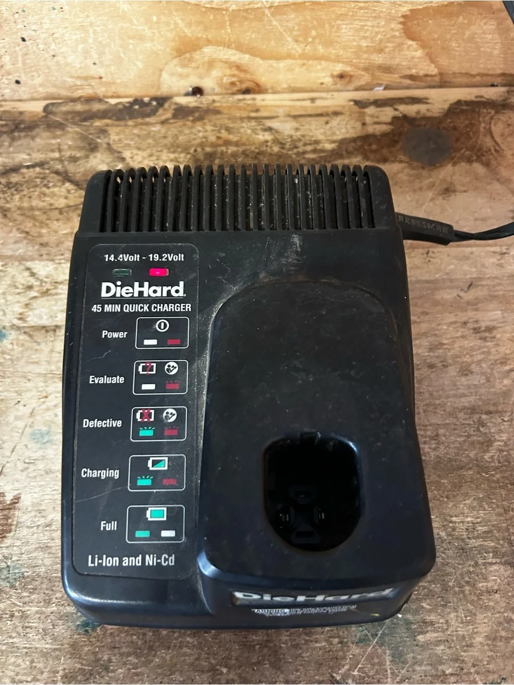 Diehard Black 45-Min Quick Charger for 14.4V–19.2V Li-Ion & Ni-Cd Batteries